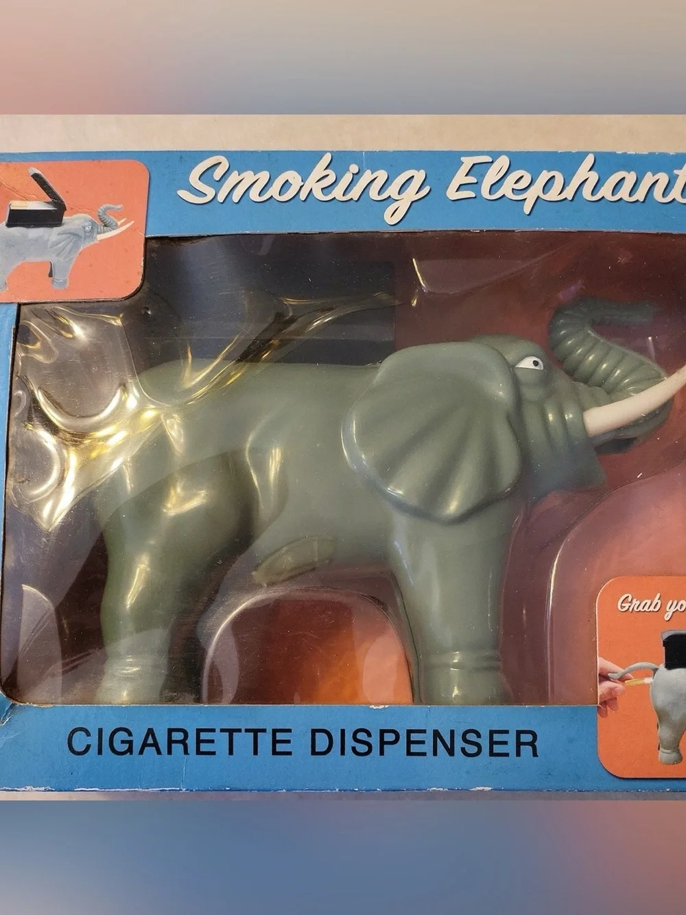 Accoutrements Novelty Vintage Smoking Elephant Cigarette Dispenser 2004 NEW